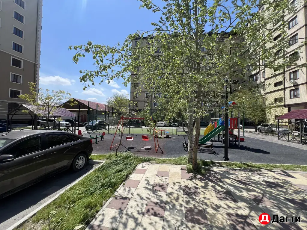 Продажа двухкомнатной квартиры 62 кВ .