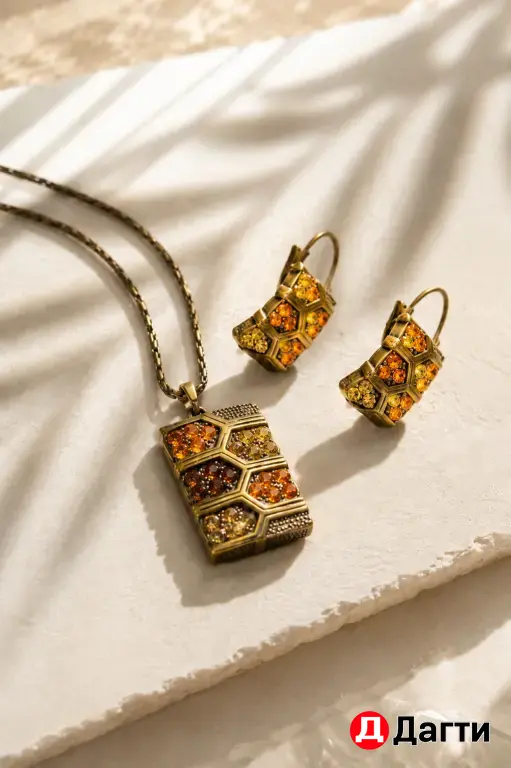 Кулон на цепочке и серьги
