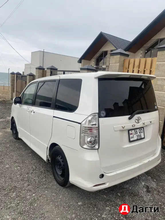 Toyota Voxy, 2007 года