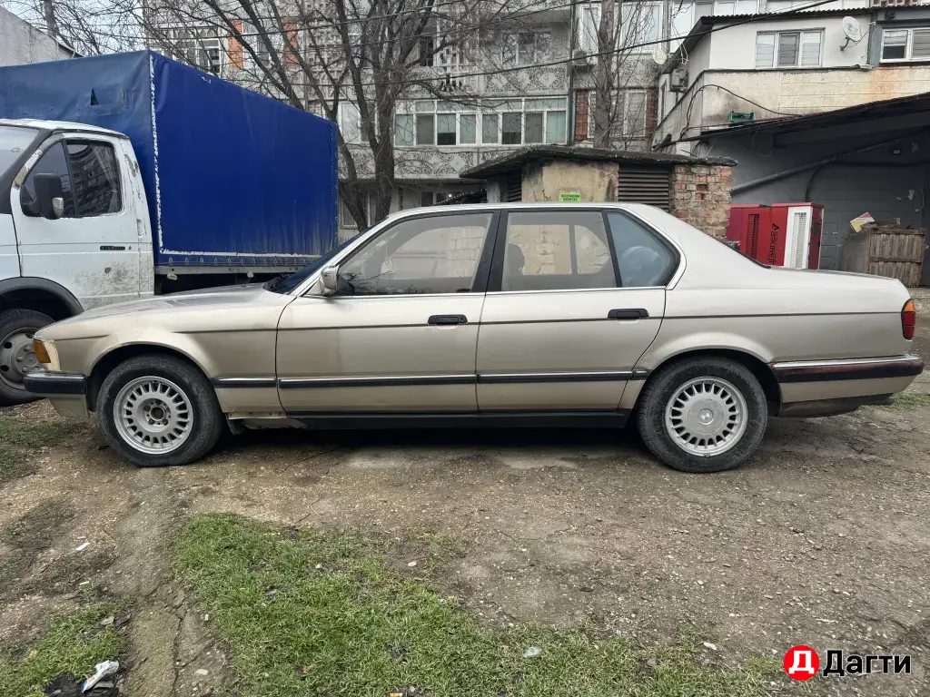 BMW 7 серии, 1988 года