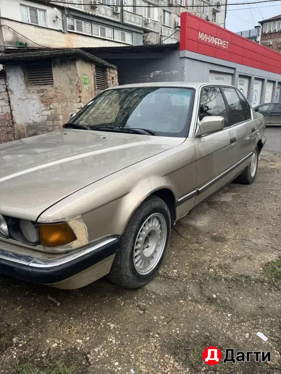 BMW 7 серии, 1988 года