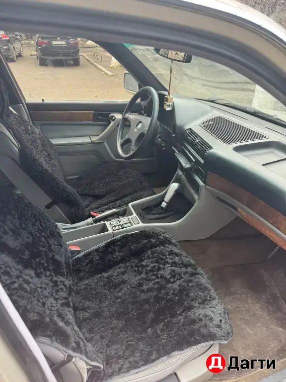 BMW 7 серии, 1988 года