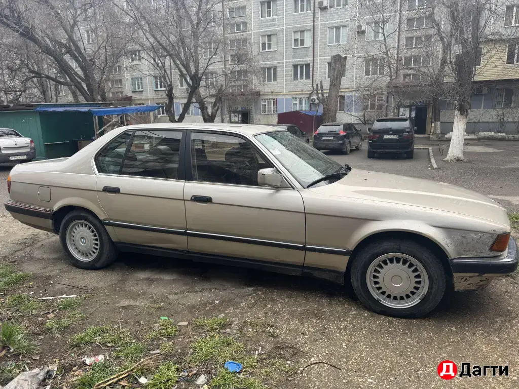 BMW 7 серии, 1988 года