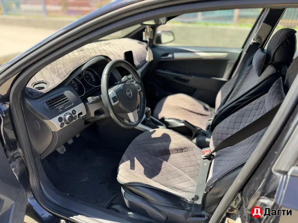 Opel Astra, 2008 года