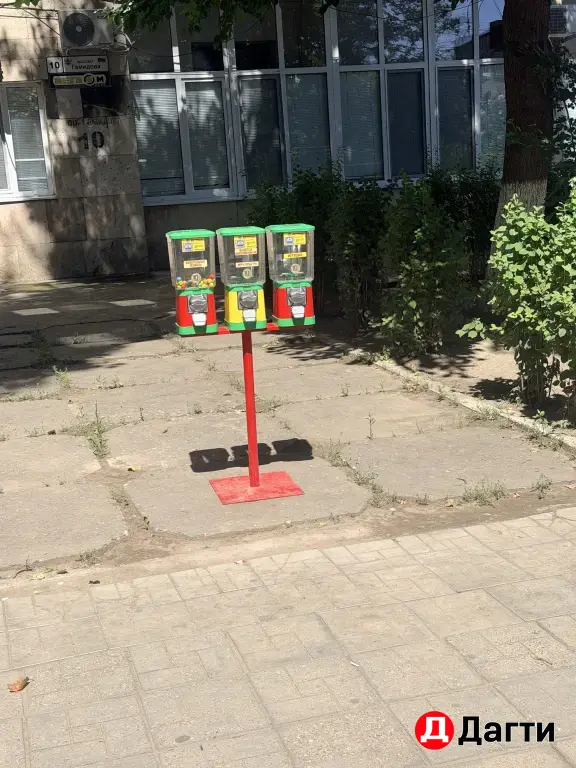Аппарат для жвачек и игрушек