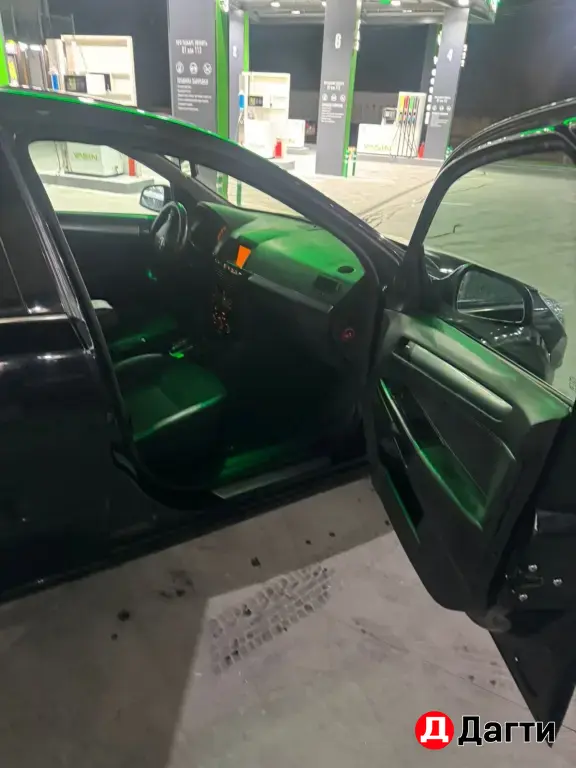 Opel Astra, 2011 года