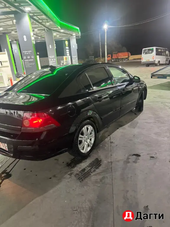 Opel Astra, 2011 года