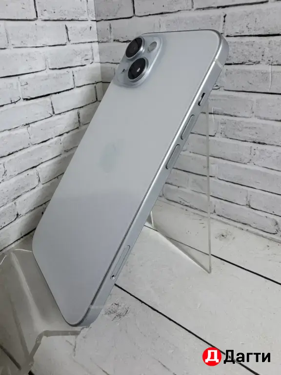 iPhone 15 256GB White.