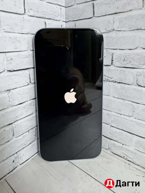 iPhone 15 256GB White.