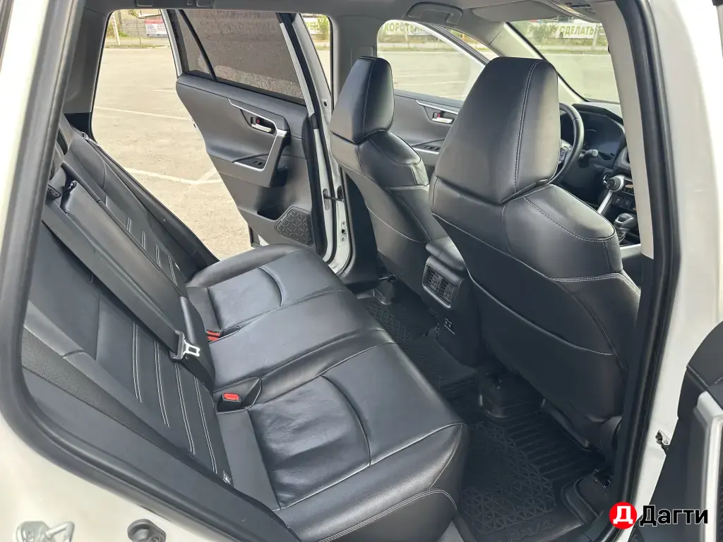 Toyota RAV4, 2020 года