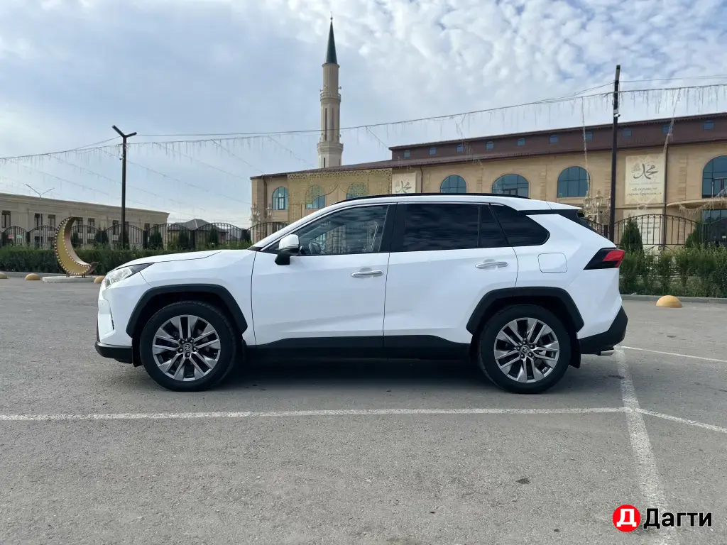 Toyota RAV4, 2020 года