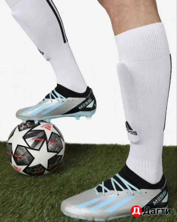 Футбольные бутсы adidas