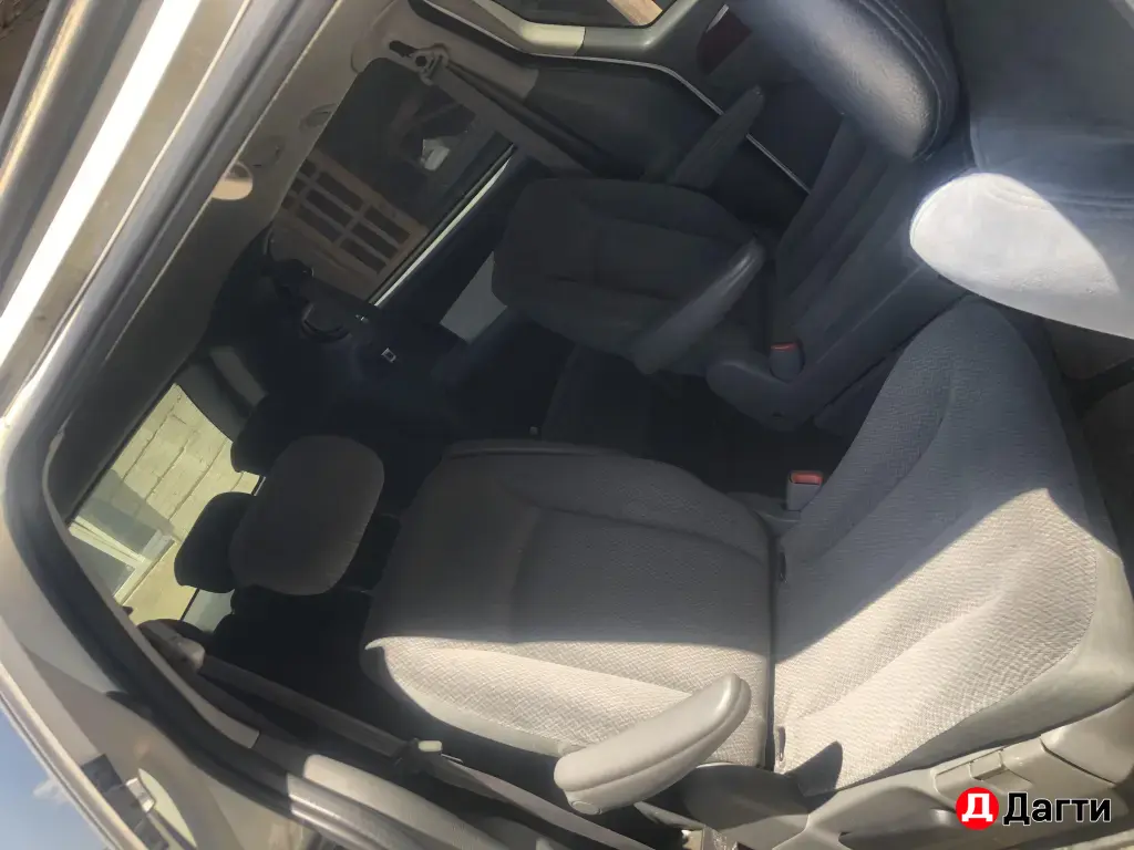 Chrysler Town & Country, 2004 года