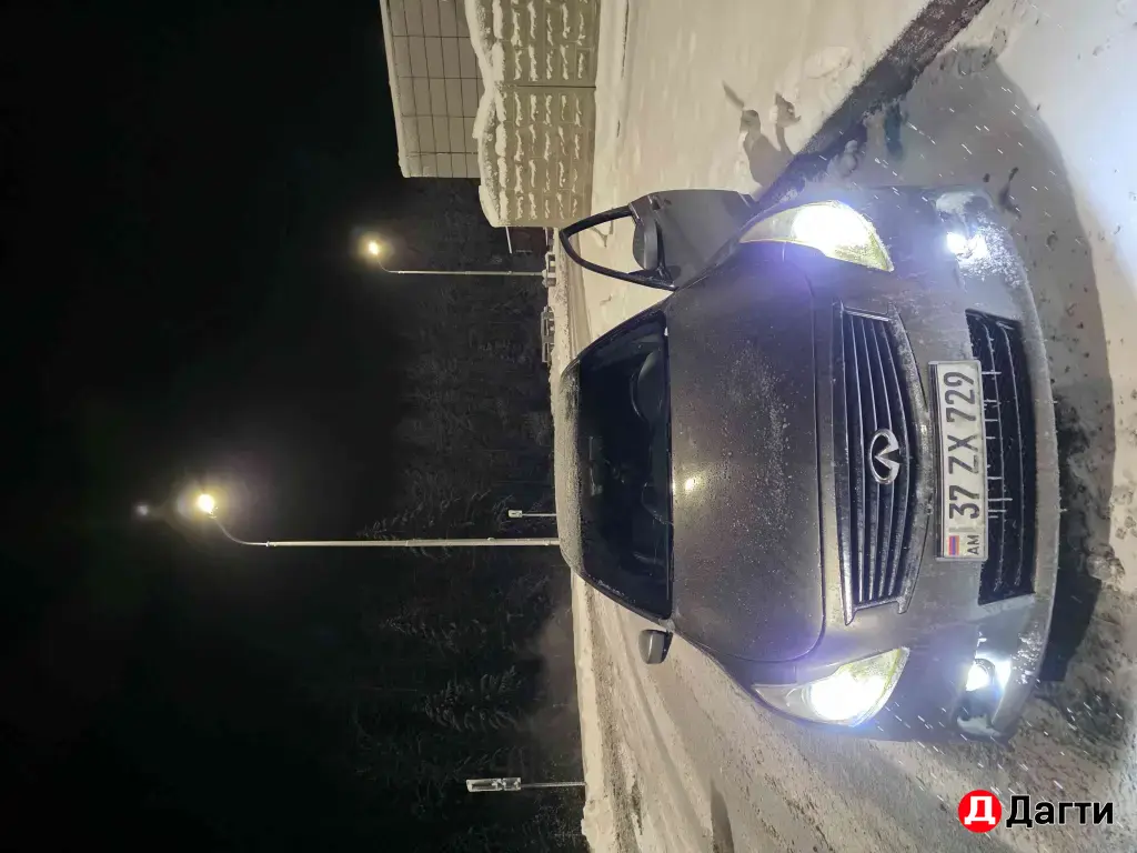 Infiniti J, 2010 года