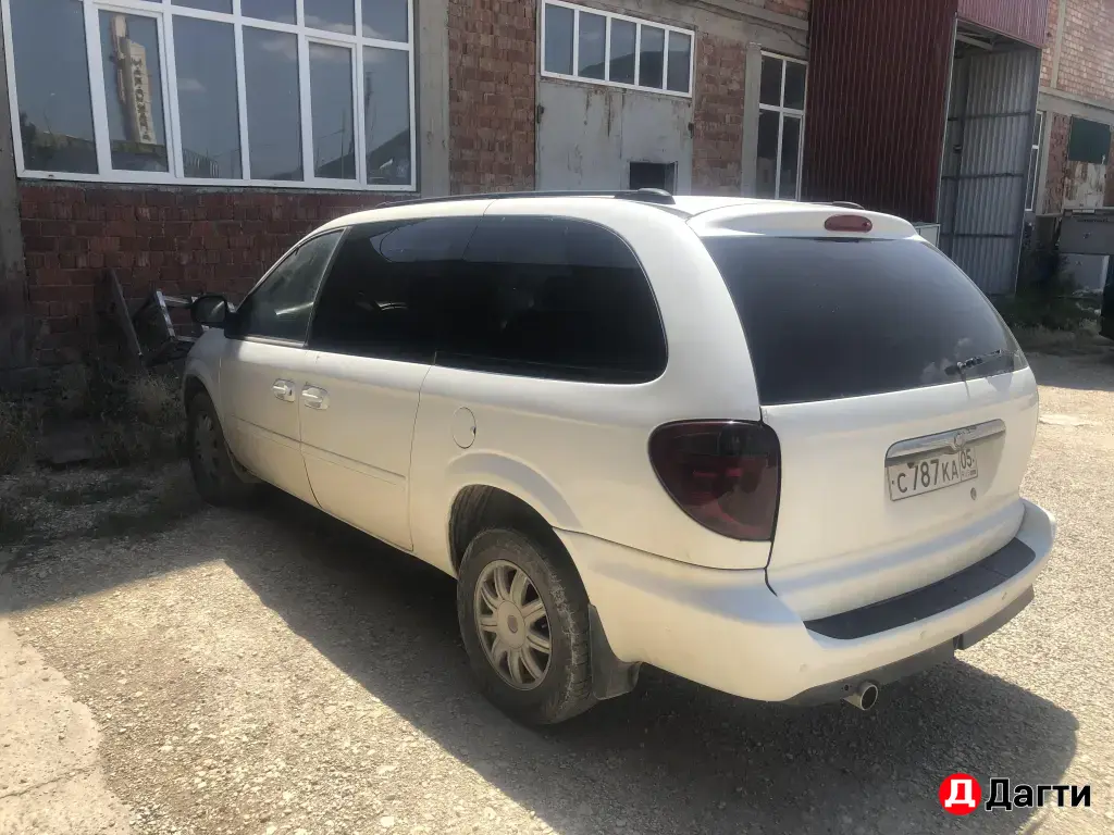 Chrysler Town & Country, 2004 года