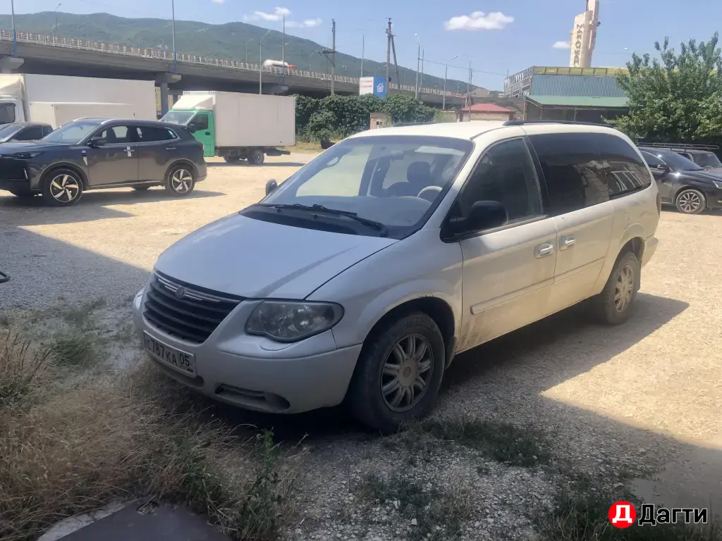Chrysler Town & Country, 2004 года