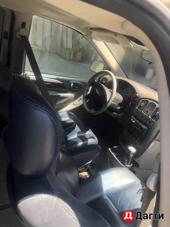 Chrysler Town & Country, 2004 года