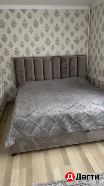 двухспальная кровать