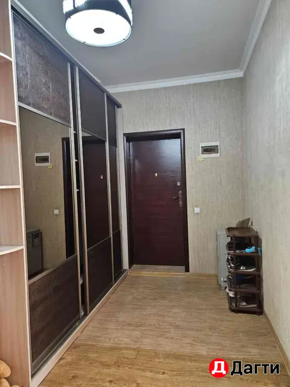сдается 2 ком кв на 2 этаже 5 эт.кирпичного дома .(80 кв.м)