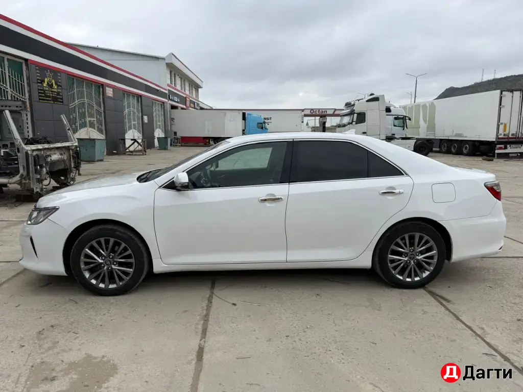 Toyota Camry, 2017 года