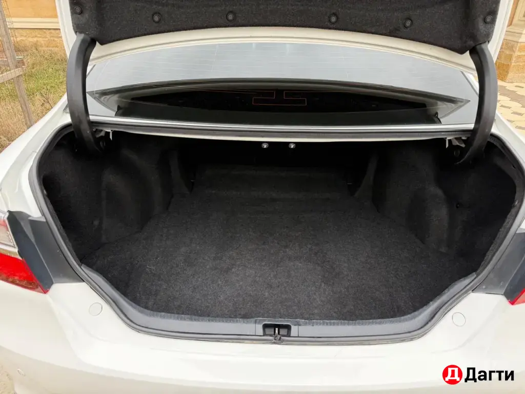 Toyota Camry, 2017 года