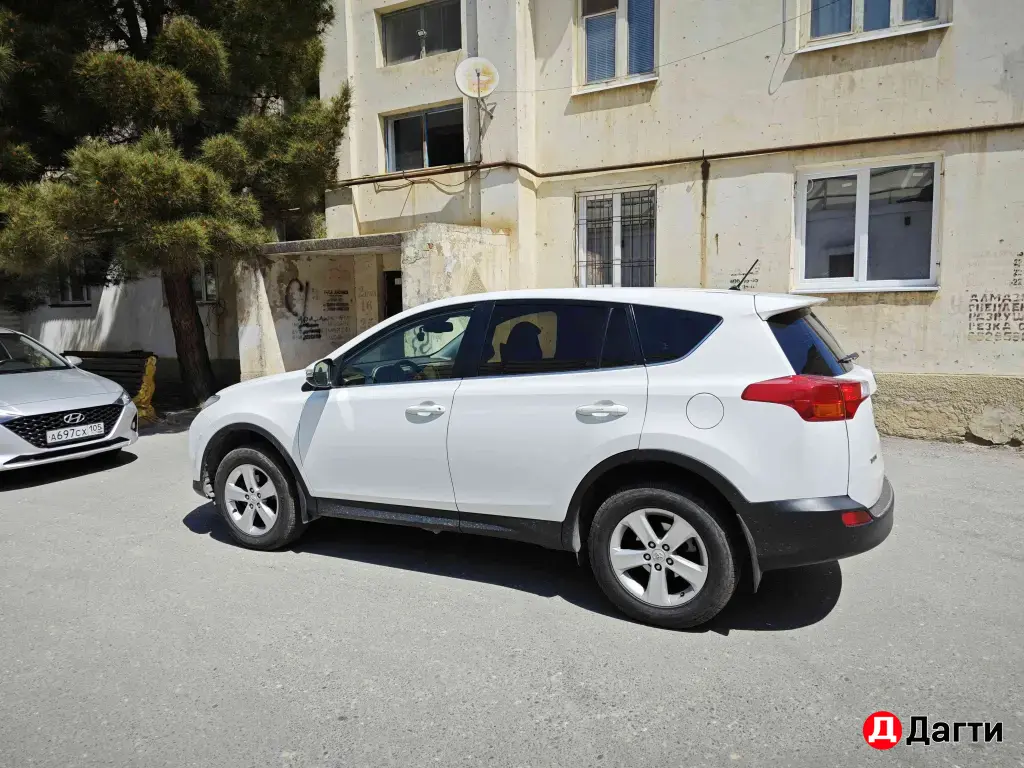 Toyota RAV4, 2013 года