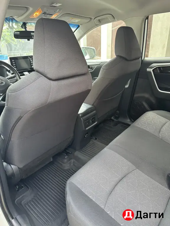Toyota RAV4, 2021 года