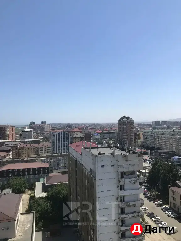 Продаётся двухкомнатная квартира по улице Времена года.