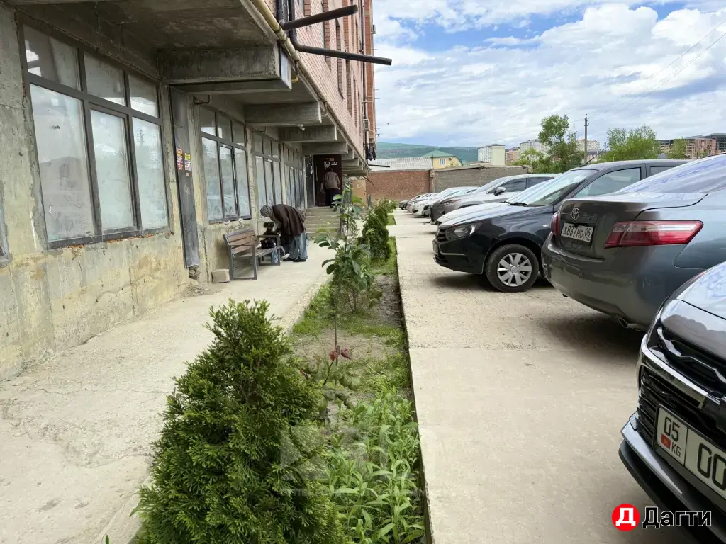 Продается просторная двухкомнатная квартира по улице Хаджи Булача