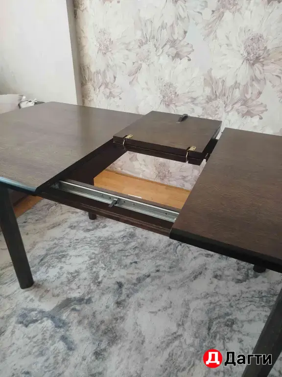 Стол обеденный