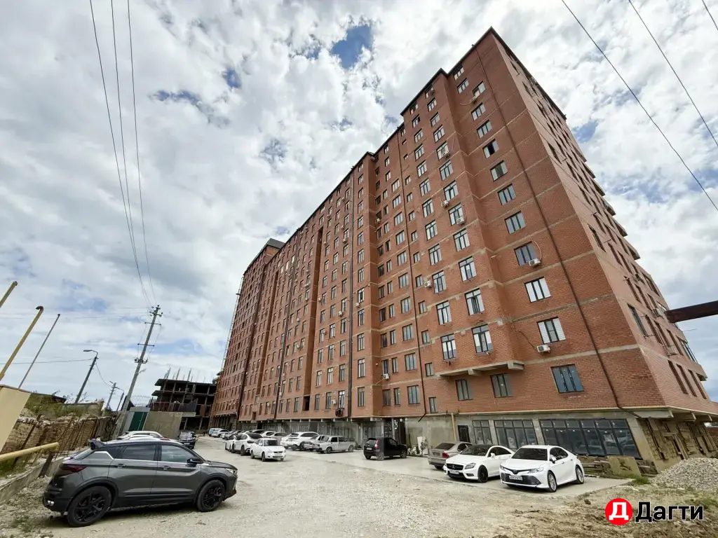 Продается просторная двухкомнатная квартира по улице Хаджи Булача