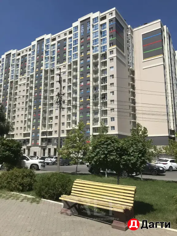 Продаётся двухкомнатная квартира по улице Времена года.
