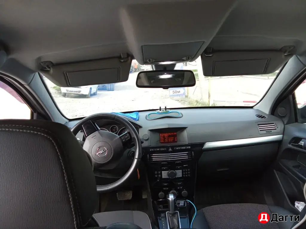 Opel Astra, 2012 года