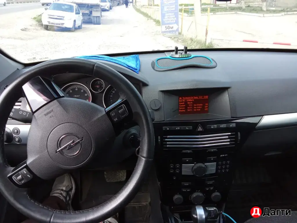 Opel Astra, 2012 года