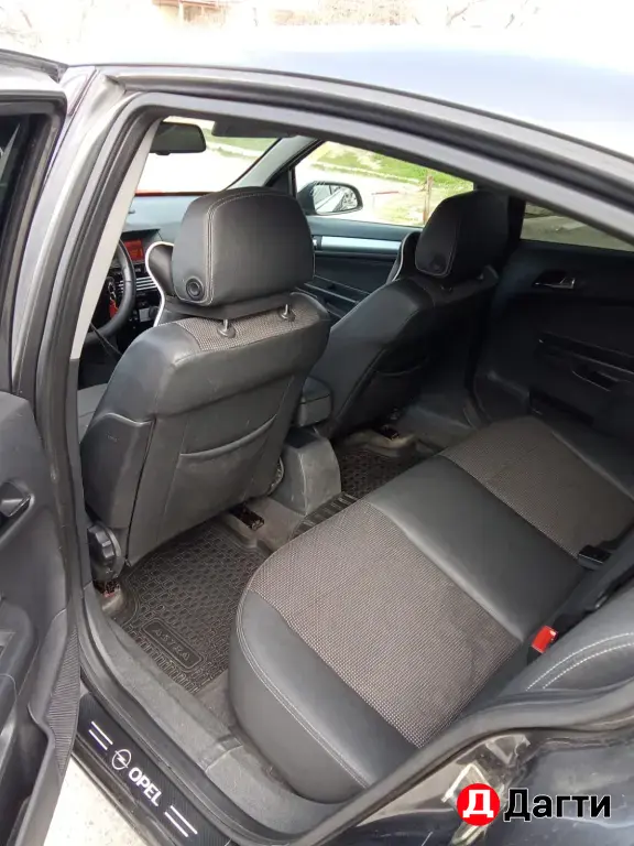 Opel Astra, 2012 года