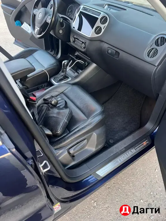 Volkswagen Tiguan, 2012 года