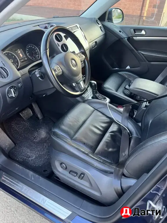 Volkswagen Tiguan, 2012 года