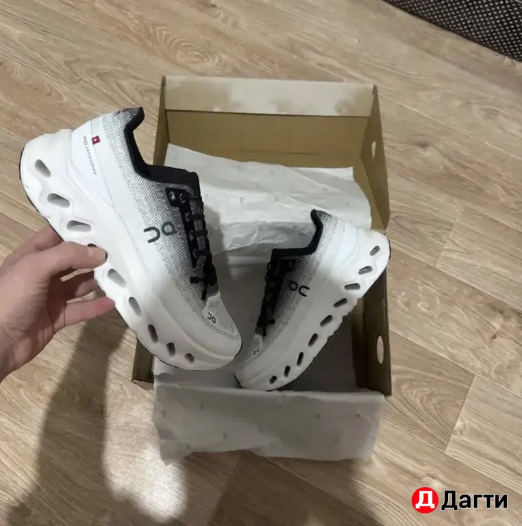 кроссовки on