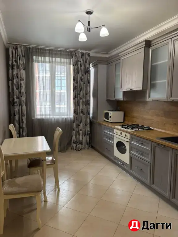 2-к квартира, 84м², 4/13 эт.