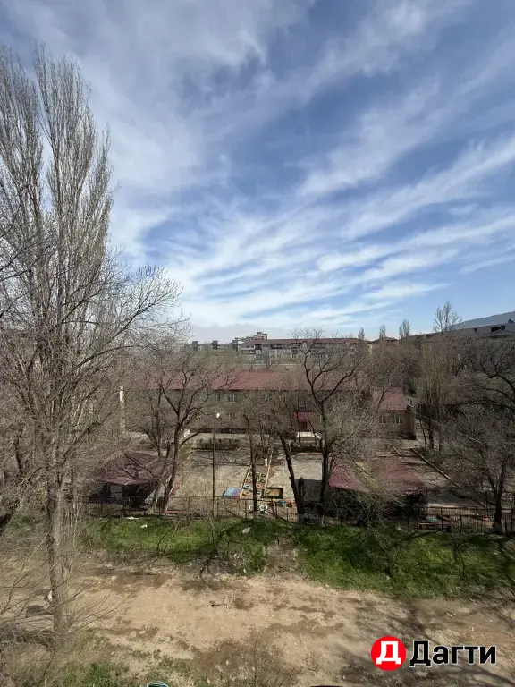 Продаётся 4-комнатная квартира