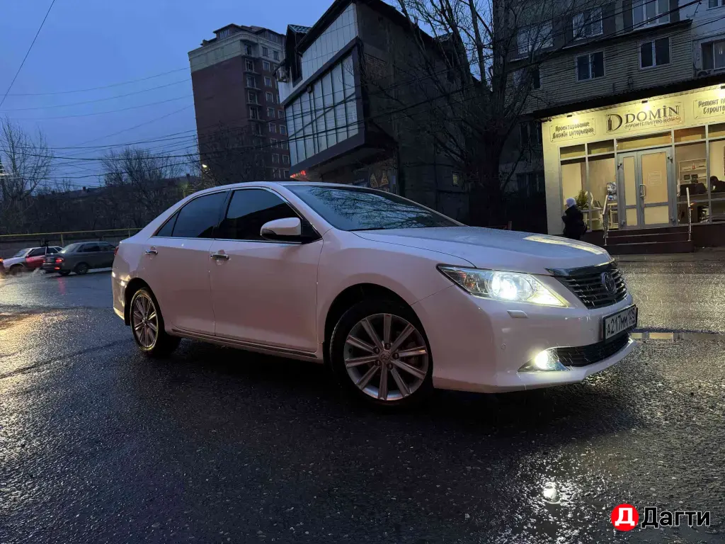Toyota Camry, 2013 года